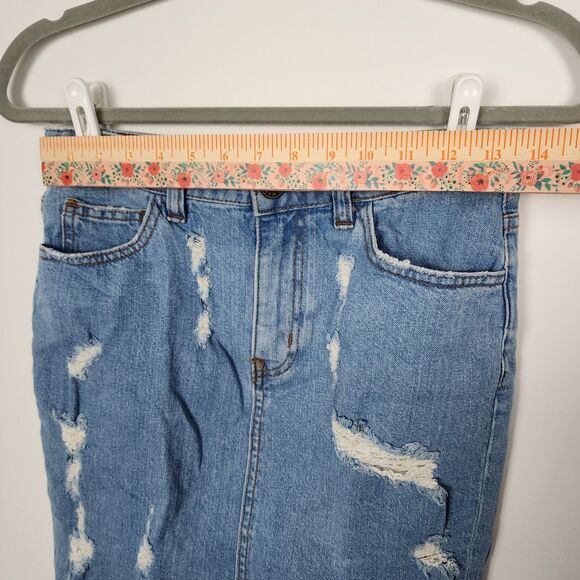 BDG Distressed Denim Mini Skirt Size Small - Picture 5 of 6